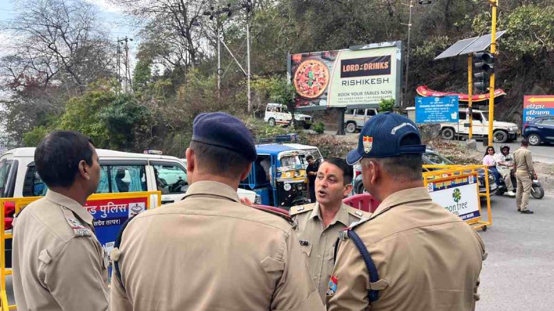 चारधाम यात्रा तैयारियों को लेकर टिहरी पुलिस सतर्क, मुनिकीरेती व भद्रकाली क्षेत्रों का निरीक्षण