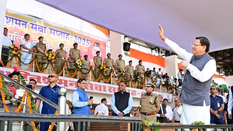 मुख्यमंत्री ने अग्निशमन सेवा सप्ताह पर अग्निशमन कर्मियों को किया सम्मानित, नई घोषणाएं भी कीं