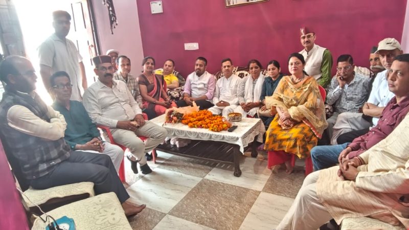 ‘मन की बात’ से प्रेरित भाजपा कार्यकर्ताओं ने लिया मां के नाम पेड़ लगाने का संकल्प
