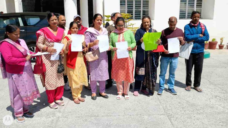 नई टिहरी में जलकर माफी और कनेक्शन काटने के अभियान को रोकने की मांग, एकता मंच ने जिलाधिकारी को सौंपा ज्ञापन