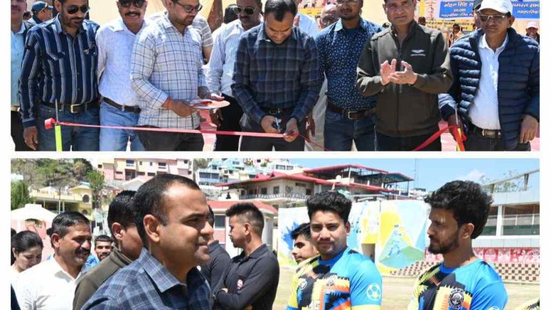 डीएम ने द्वितीय राज्य स्तरीय ओपन पुरुष फुटबॉल प्रतियोगिता का किया शुभारंभ