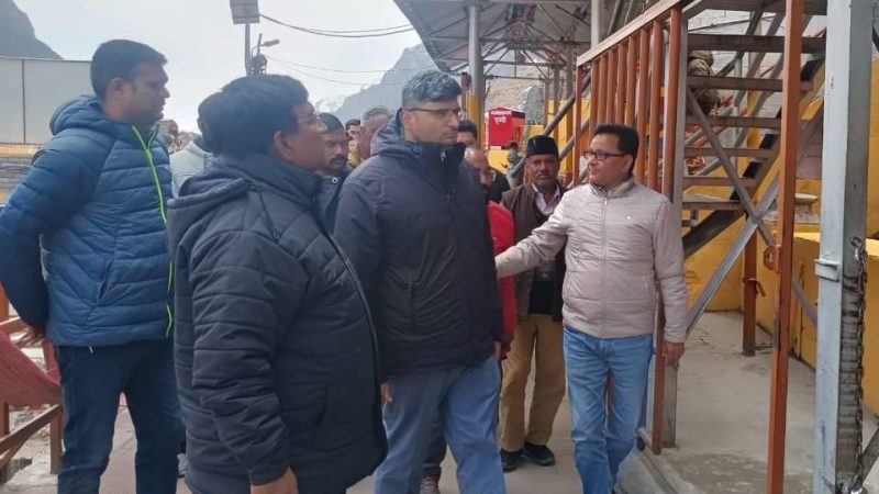 जिलाधिकारी ने बद्रीनाथ धाम में मास्टर प्लान के कार्यों का किया स्थलीय निरीक्षण