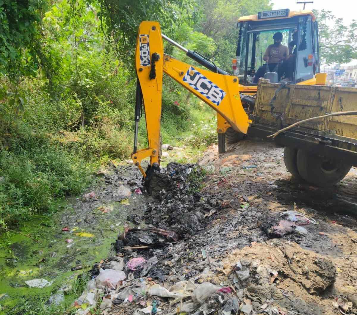 मानसून से पूर्व नगर निगम ऋषिकेश ने शुरू किया नालों की सफाई अभियान