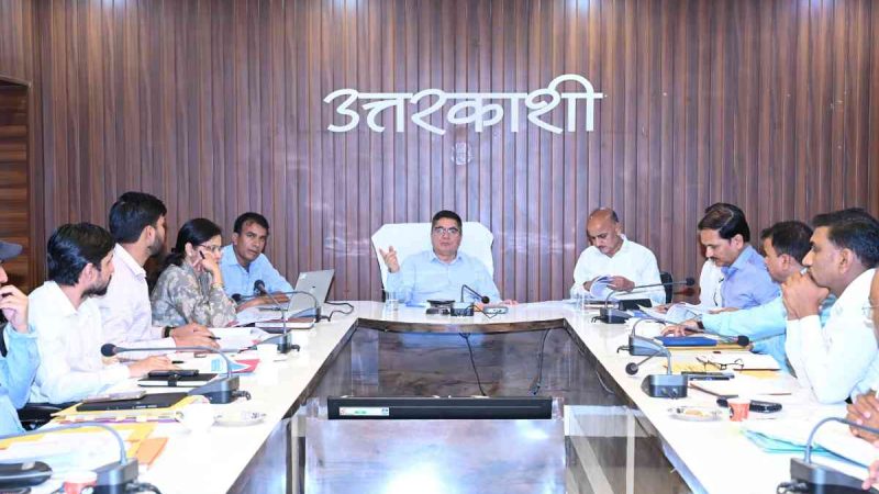 जिला योजना की समीक्षा बैठक में विकास कार्यों को गति देने पर जोर