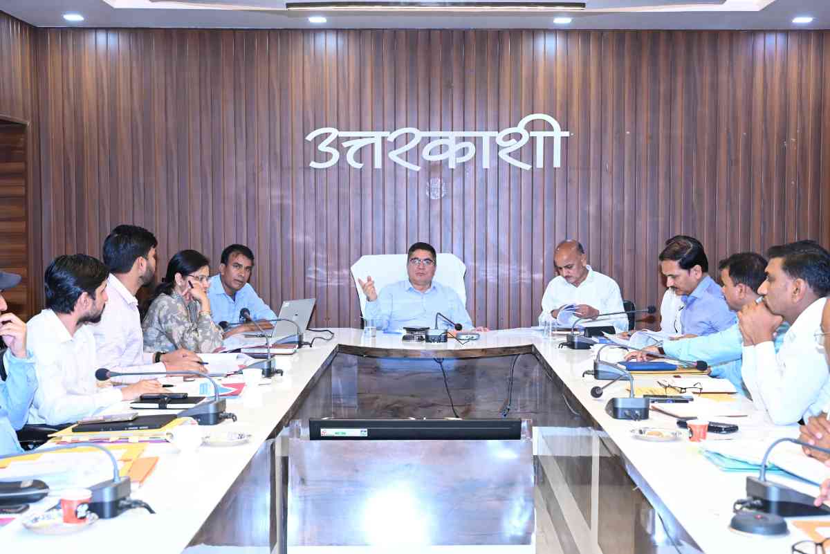 जिला योजना की समीक्षा बैठक में विकास कार्यों को गति देने पर जोर
