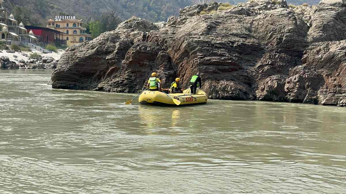 ब्रेकिंग न्यूज: नीम बीच में डूबे युवक की तलाश आज भी जारी, पहचान तेजपाल सिंह के रूप में हुई