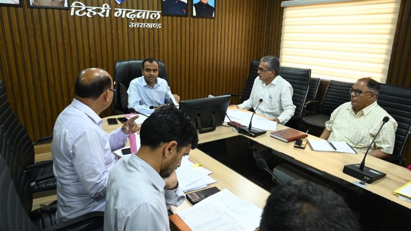 उत्कृष्ट प्राथमिक/उच्च प्राथमिक विद्यालयों की समीक्षा बैठक संपन्न