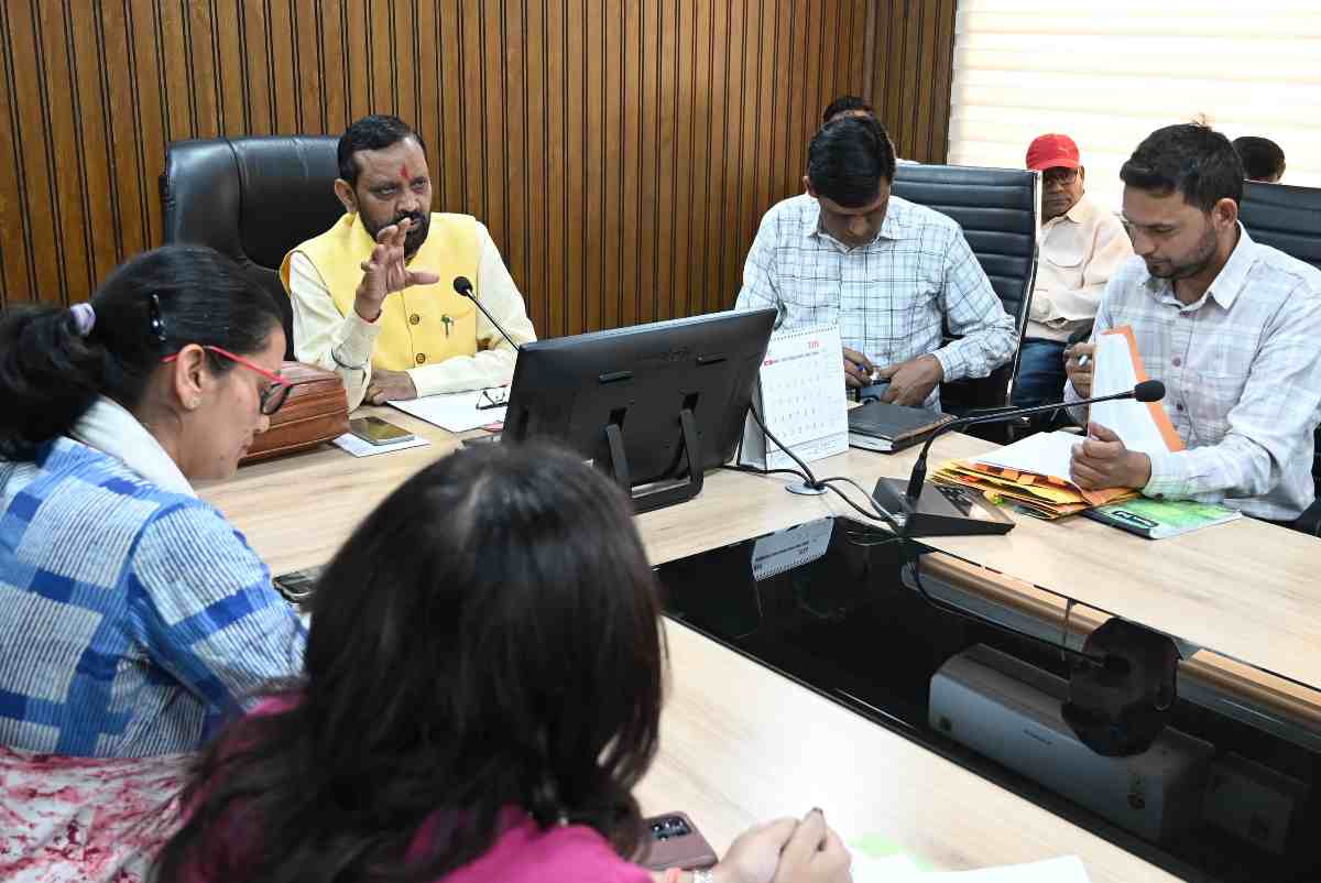 उपाध्यक्ष राज्य सफाई कर्मचारी आयोग की समीक्षा बैठक संपन्न