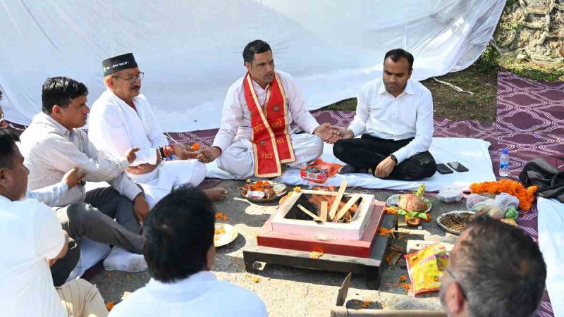 डीएम और विधायक ने किया नई टिहरी स्थित सुमन पार्क के जीर्णाेद्धार कार्य का शुभारंभ