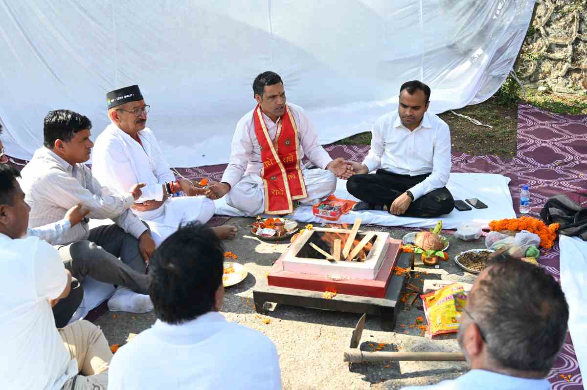 डीएम और विधायक ने किया नई टिहरी स्थित सुमन पार्क के जीर्णाेद्धार कार्य का शुभारंभ