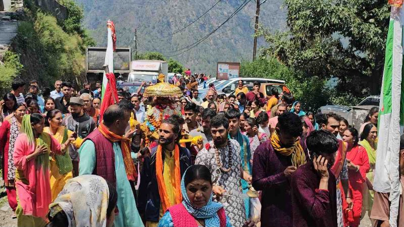 भगवान रुद्रनाथ की डोली ने गोपीनाथ मंदिर से रुद्रनाथ के लिए किया प्रस्थान: 18 मई को ब्रह्म मुहूर्त में ग्रीष्मकाल के लिए खुलेंगे रुद्रनाथ मंदिर के कपाट