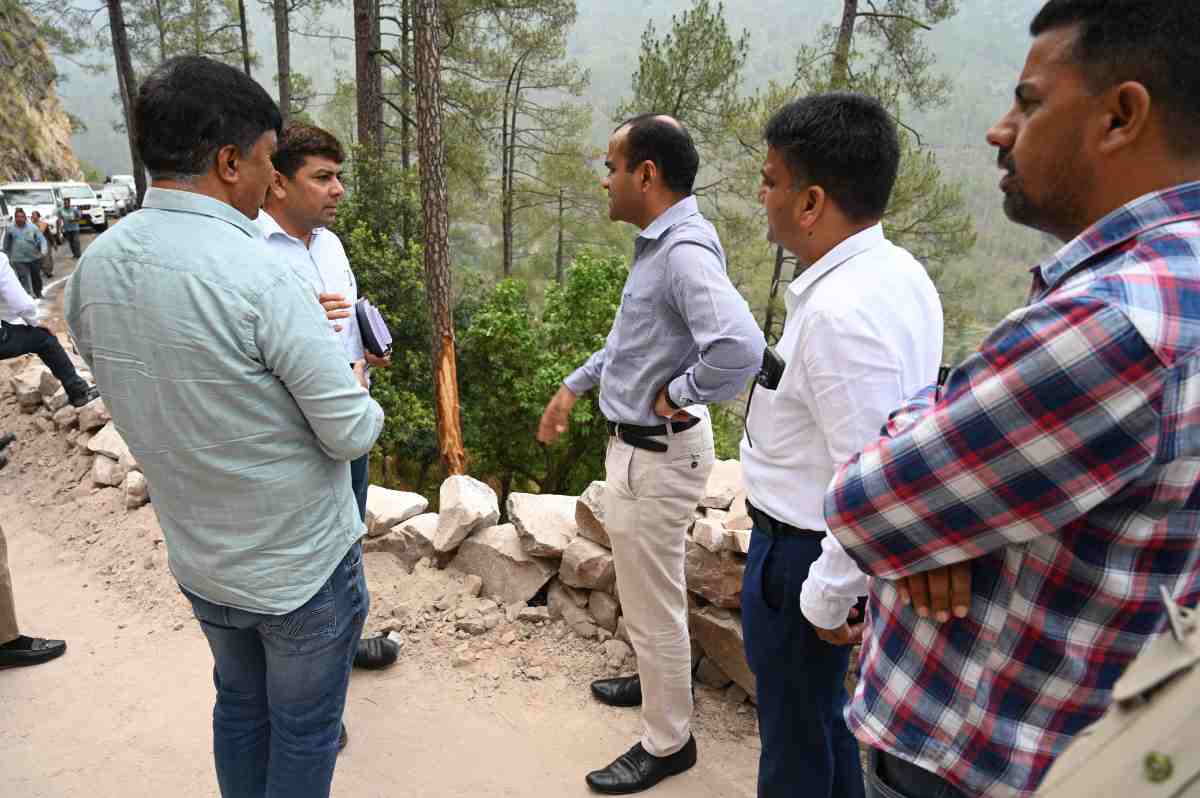 डीएम ने किया सकलाना क्षेत्र में चल रही विभिन्न योजनाओं/ विकास कार्यो का स्थलीय निरीक्षण