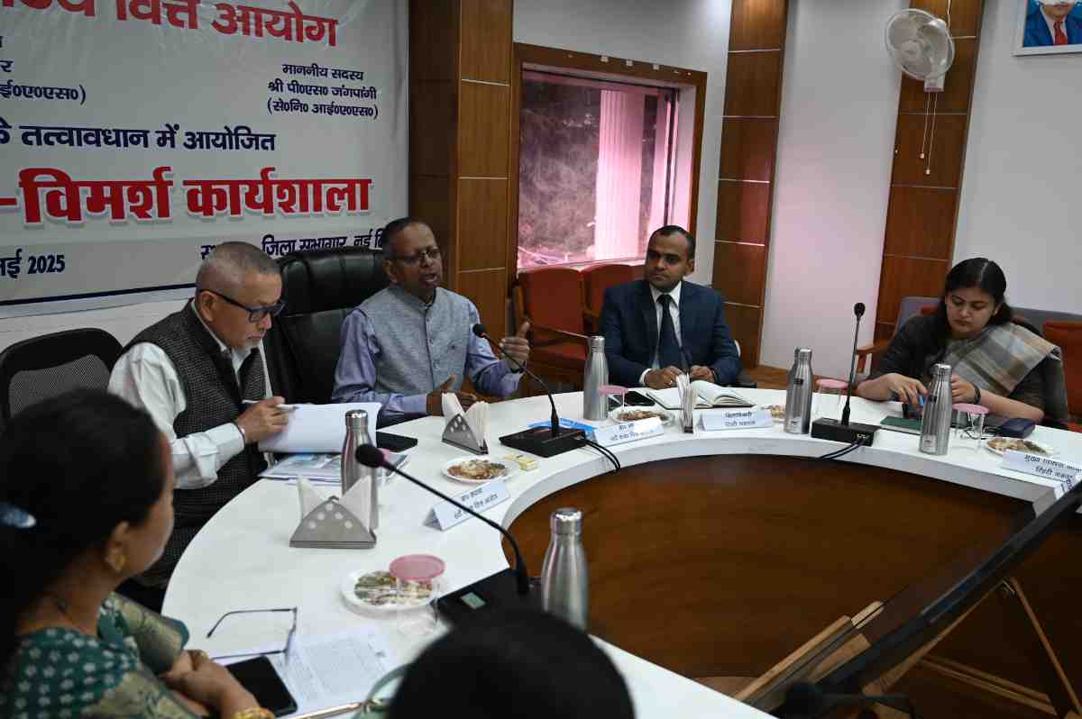 प्राथमिकता तय कर एकमुश्त अनुदान के तहत र्निविवादित भूमि के अवधारणा परियोजना रिपोर्ट संस्तुति सहित उपलब्ध करायें-अध्यक्ष, 6वां राज्य वित्त आयोग