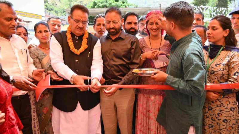 टिहरी के नैनबाग में कृषि संकल्प अभियान का शुभारंभ, कृषि मंत्री गणेश जोशी ने बांज का पौधा रोपकर की शुरुआत