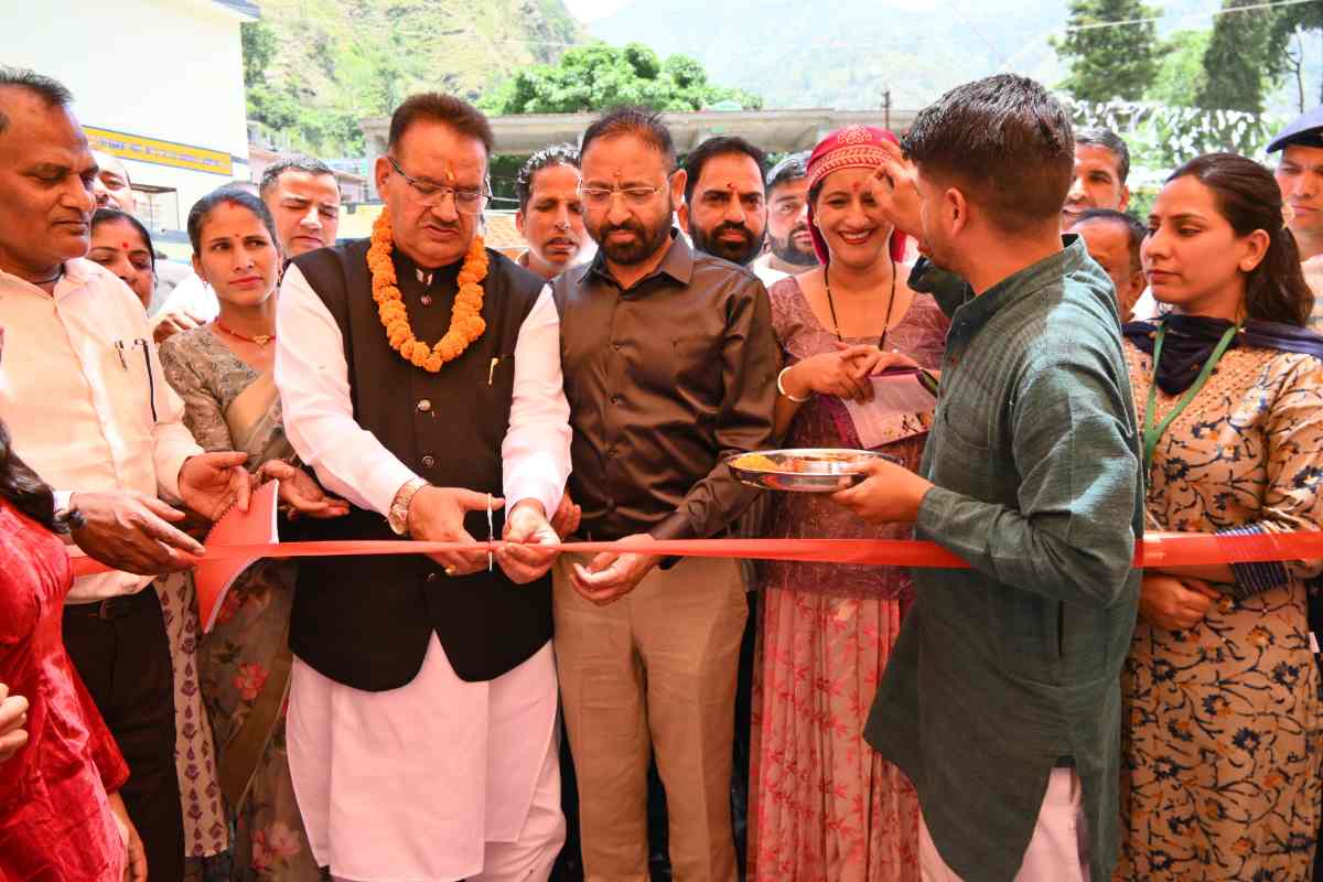 टिहरी के नैनबाग में कृषि संकल्प अभियान का शुभारंभ, कृषि मंत्री गणेश जोशी ने बांज का पौधा रोपकर की शुरुआत