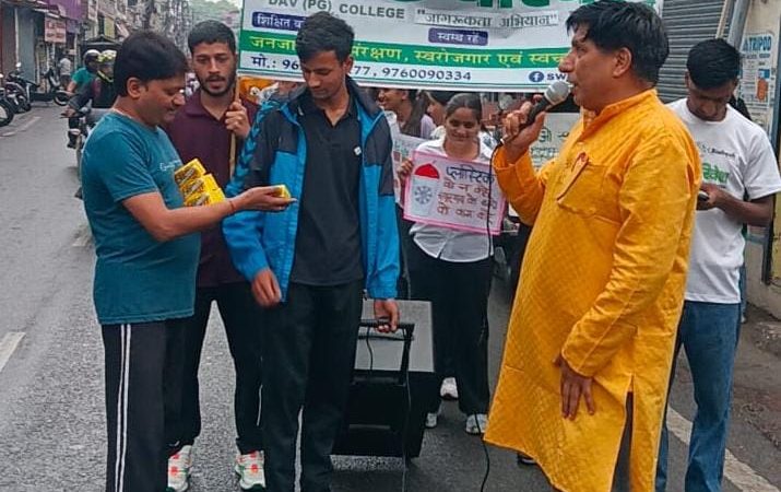 स्वच्छ परिवेश फाउंडेशन और युवाओं का प्लास्टिक के खिलाफ जनजागरण