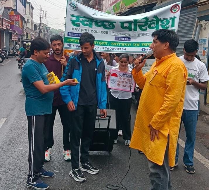 स्वच्छ परिवेश फाउंडेशन और युवाओं का प्लास्टिक के खिलाफ जनजागरण