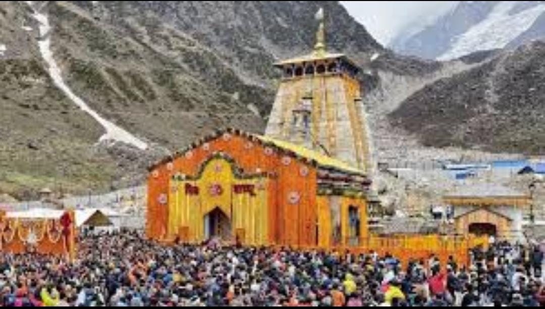 केदारनाथ धाम के कपाट श्रद्धालुओं के लिए खुले, 108 क्विंटल फूलों से हुआ भव्य श्रृंगार: केदारपुरी गूंज उठा जयकारों से, मुख्यमंत्री धामी रहे मौजूद