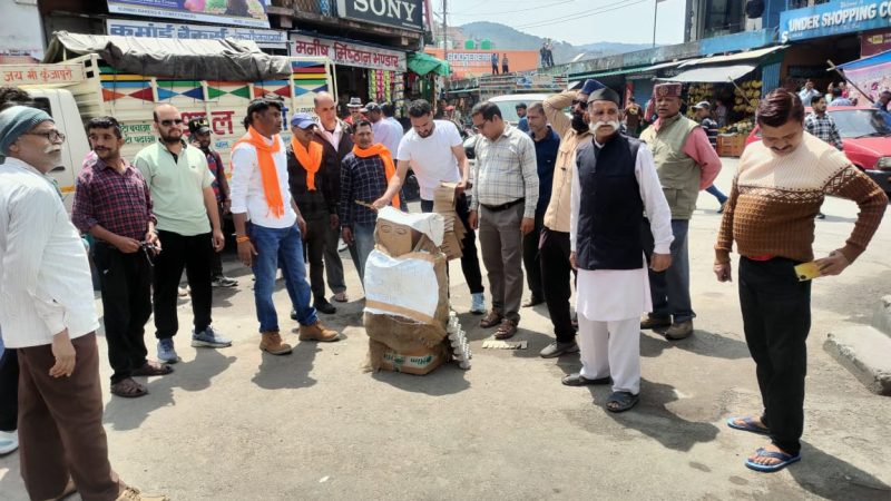 कट्टरपंथियों के विरुद्ध विहिप-बजरंग दल का प्रदर्शन, पुतला दहन कर कड़ी कार्यवाही और फांसी की मांग