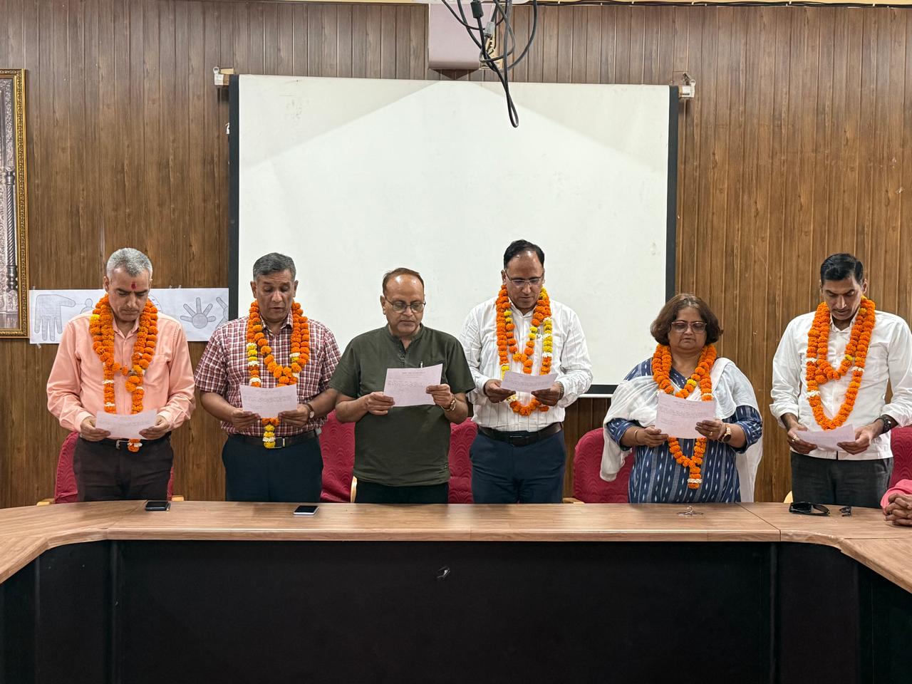 प्रो0 हेमंत सिंह परमार अध्यक्ष और प्रोफेसर अंजनी प्रसाद दुबे चुने गए सचिव