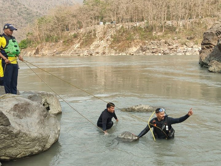 नीम बीच में अज्ञात व्यक्ति नदी में डूबा, SDRF का सर्च ऑपरेशन जारी