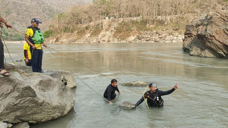 नीम बीच में अज्ञात व्यक्ति नदी में डूबा, SDRF का सर्च ऑपरेशन जारी