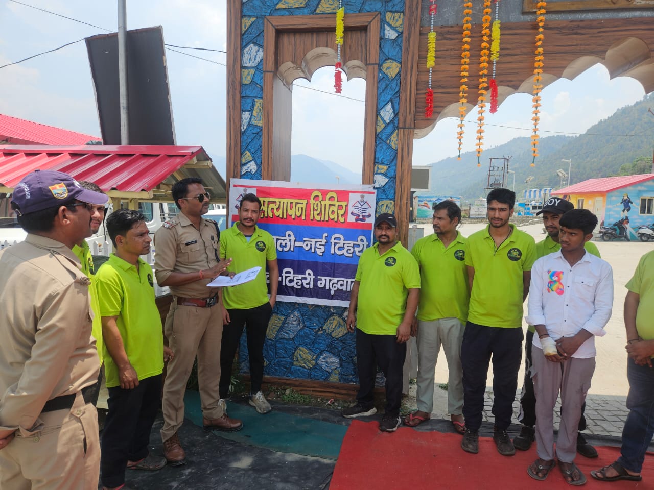 सत्यापन शिविर लगाकर चलाया जा रहा है टिहरी पुलिस का जागरूकता अभियान