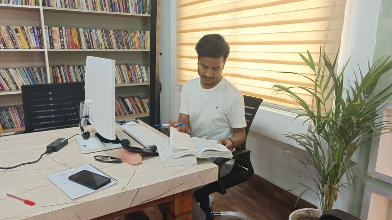 सपनों की उड़ान में पुस्तकालय बना पंख– “यूकेएसएसएससी ग्रुप-सी परीक्षा में सफलता पाने वाले विपिन जोगियाल की प्रेरणादायक कहानी”