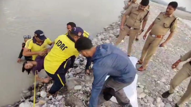 आईडीपीएल श्मशान घाट ऋषिकेश में नदी में नहाने गई तीन बच्चियां डूबीं, दो की मौत