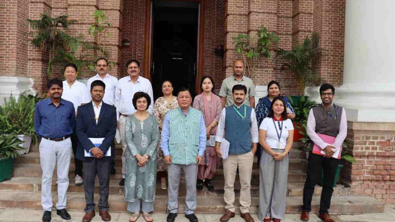 राष्ट्रीय अनुसूचित जनजाति आयोग के सदस्य ने वन अनुसंधान संस्थान का दौरा किया