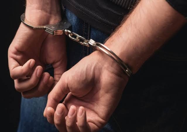 चौकी प्रभारी 1 लाख की रिश्वत लेते रंगे हाथ गिरफ्तार
