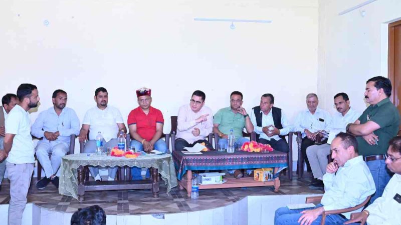 सतलुज जल विद्युत परियोजना से प्रभावित परिवारों की समस्याएं सुनीं