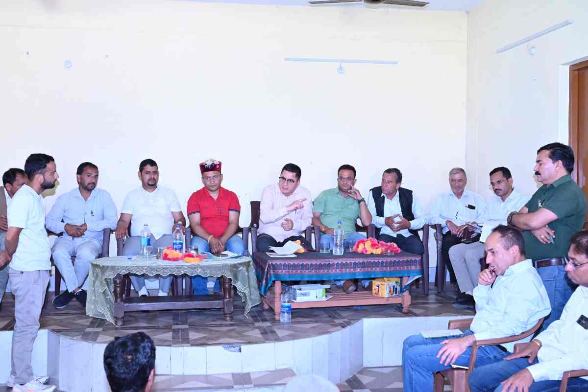 सतलुज जल विद्युत परियोजना से प्रभावित परिवारों की समस्याएं सुनीं