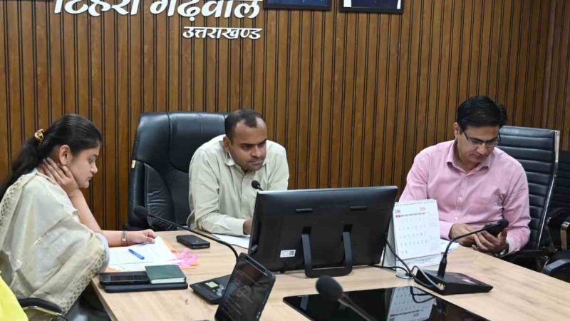 प्रवासी उत्तराखण्डियों द्वारा गोद लिये गांवों में कार्याे को लेकर समीक्षा बैठक सम्पन्न