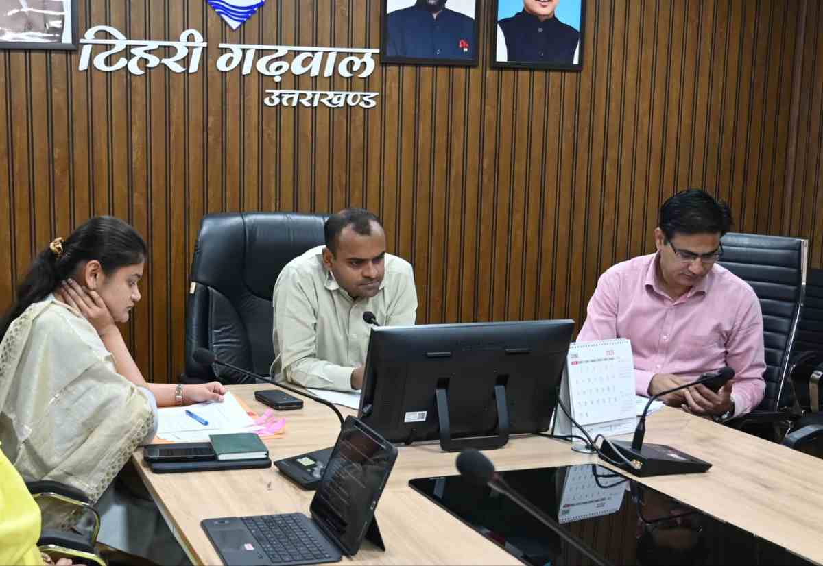 प्रवासी उत्तराखण्डियों द्वारा गोद लिये गांवों में कार्याे को लेकर समीक्षा बैठक सम्पन्न