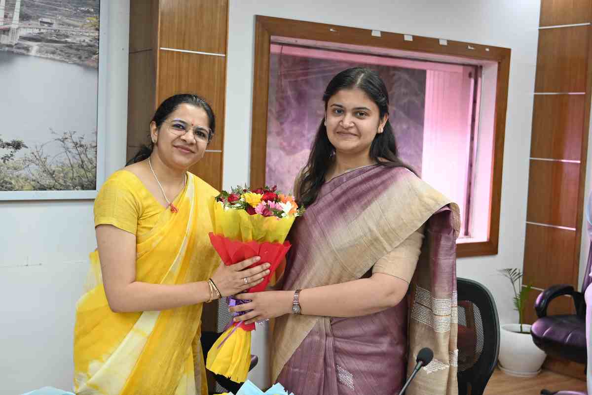 जिलाधिकारी निकिता खण्डेलवाल ने जिला स्तरीय अधिकारियों के साथ की परिचयात्मक बैठक, समन्वय और दक्षता पर दिया बल