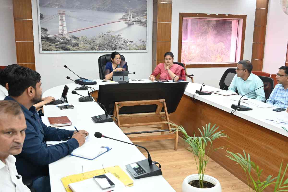 जल जीवन मिशन की प्रगति को लेकर जिलाधिकारी ने की समीक्षा बैठक