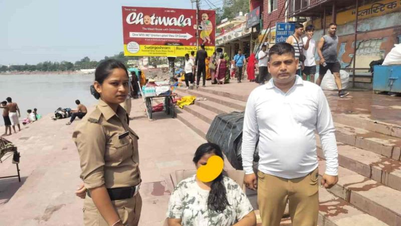 युवती गंगा में कूदी : जल पुलिस ने बचाया