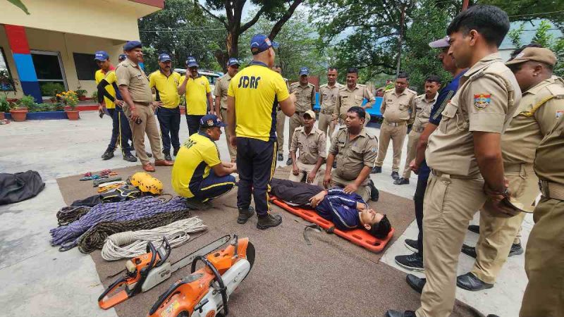 लक्ष्मणझूला थाने में आपदा प्रबंधन प्रशिक्षण: मानसून और कांवड़ यात्रा की तैयारियां तेज