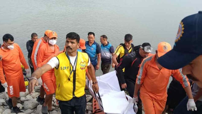 ब्रेकिंग: सेना के जवान की नदी में डूबने से मौत शव बरामद: जोशीमठ में पहाड़ी से गिरे पत्थरों की चपेट में आई कार सवार महिला की मौत