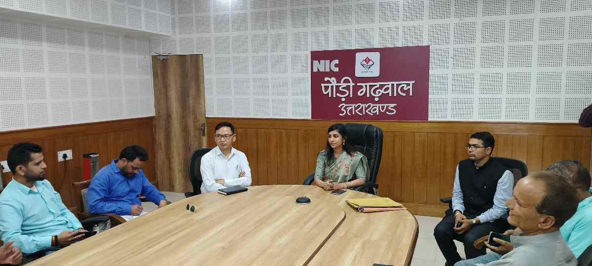 डीएम स्वाति भदौरिया ने पत्रकारों से वार्ता कर विकास को बताया सर्वोच्च प्राथमिकता