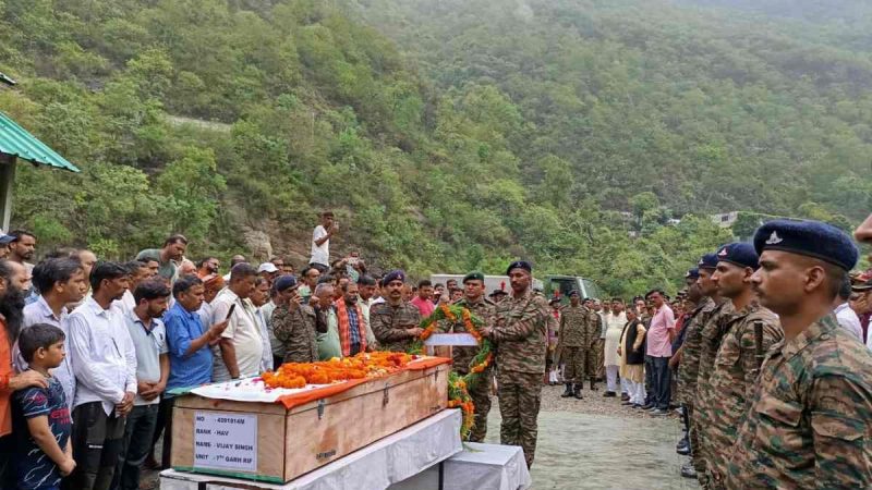 🔴 ब्रेकिंग न्यूज: शहीद विजय सिंह गुसांई को कोटेश्वर घाट पर दी गई अंतिम विदाई, सैकड़ों लोगों ने नम आंखों से दी श्रद्धांजलि