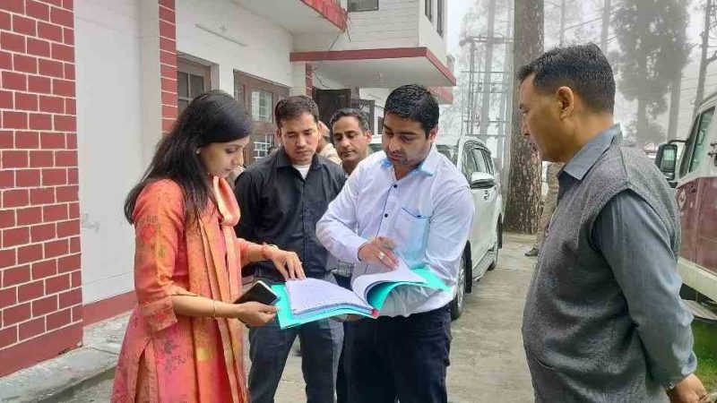 राजकीय कार्यों में लापरवाही पर नायब नाजिर निलंबित, जांच के आदेश