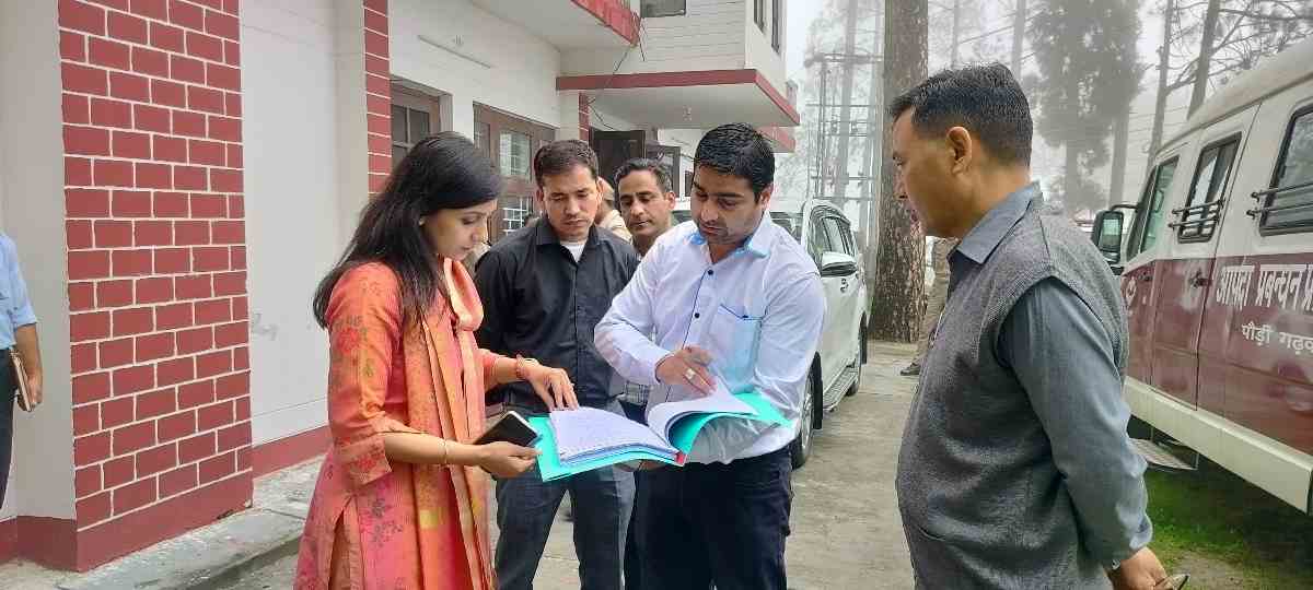 राजकीय कार्यों में लापरवाही पर नायब नाजिर निलंबित, जांच के आदेश