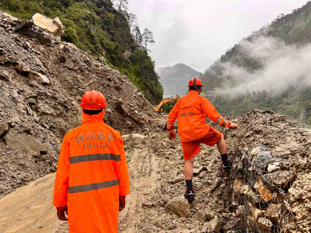 उत्तरकाशी में भूस्खलन, 9 मजदूर लापता: चारधाम यात्रा 24 घंटे के लिए स्थगित