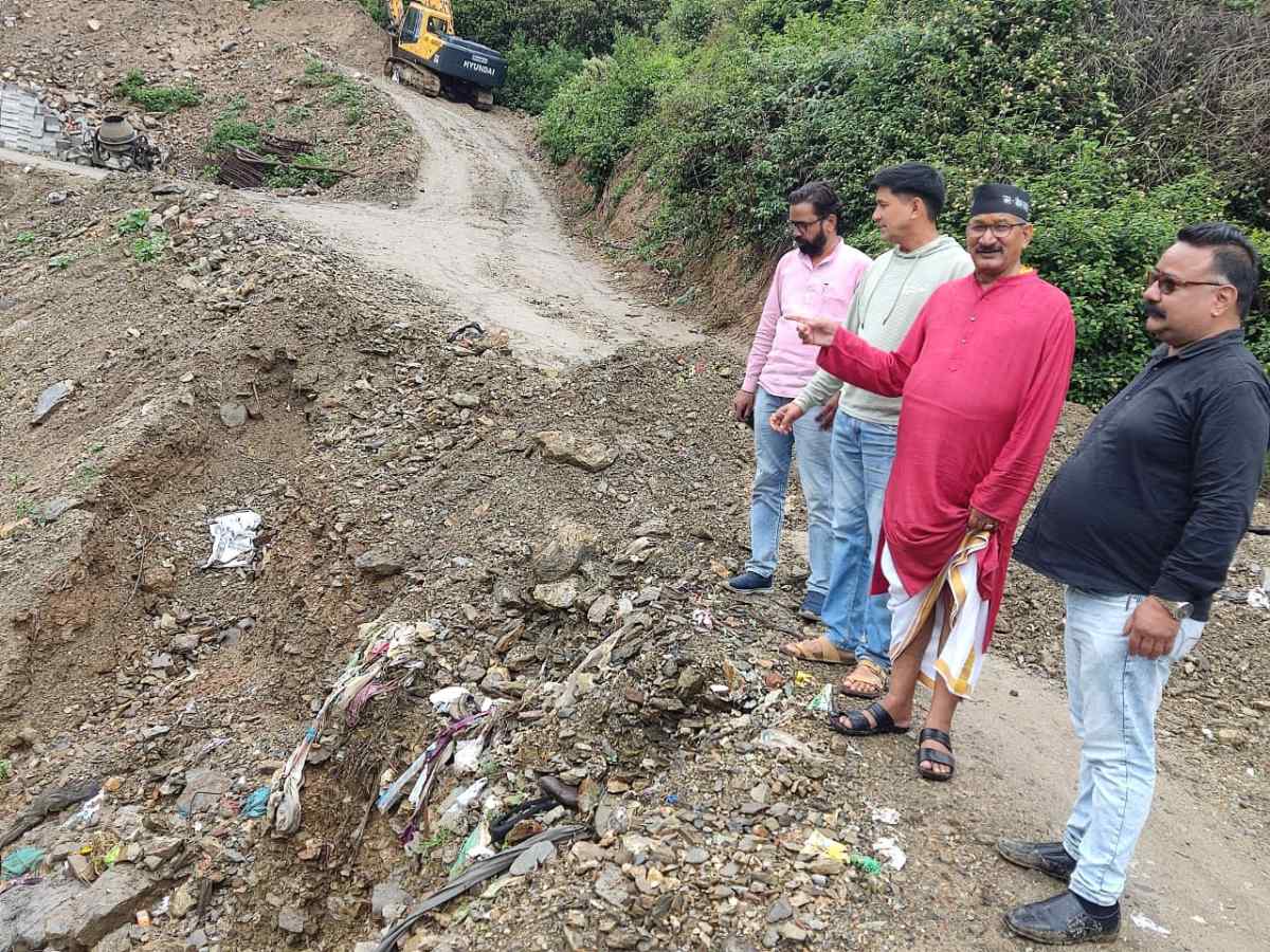 भारी बारिश के बीच टिहरी विधायक किशोर उपाध्याय ने किया मोलधार, बौराड़ी, एच. ब्लॉक क्षेत्र का निरीक्षण