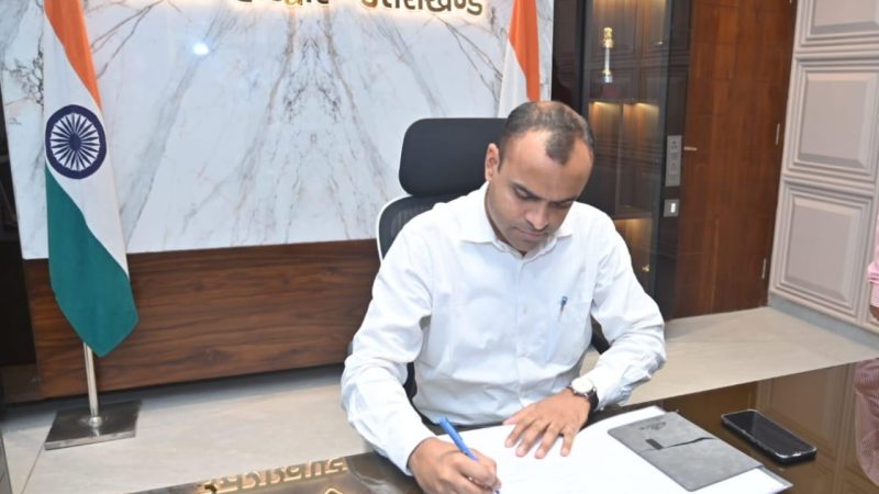हरिद्वार के नवनियुक्त डीएम मयूर दीक्षित ने संभाला पदभार, सुशासन और जनहित को दी प्राथमिकता