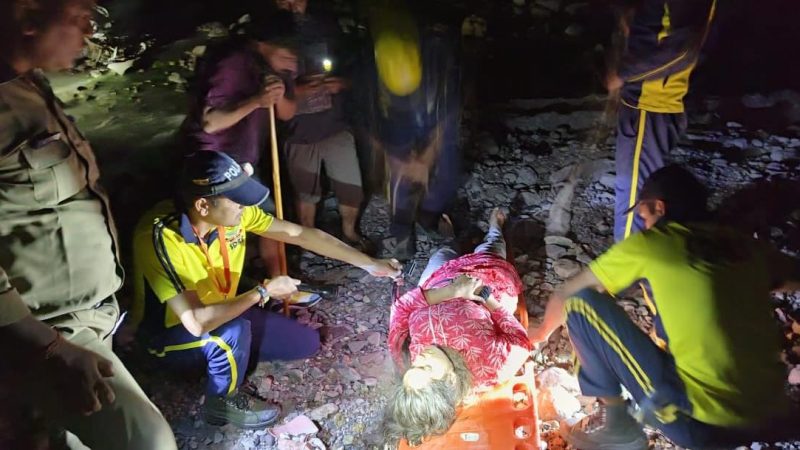 ब्रेकिंग न्यूज़: गुलर के पास थार वाहन खाई में गिरा, SDRF ने रात के अंधेरे में बचाई दो जिंदगियां