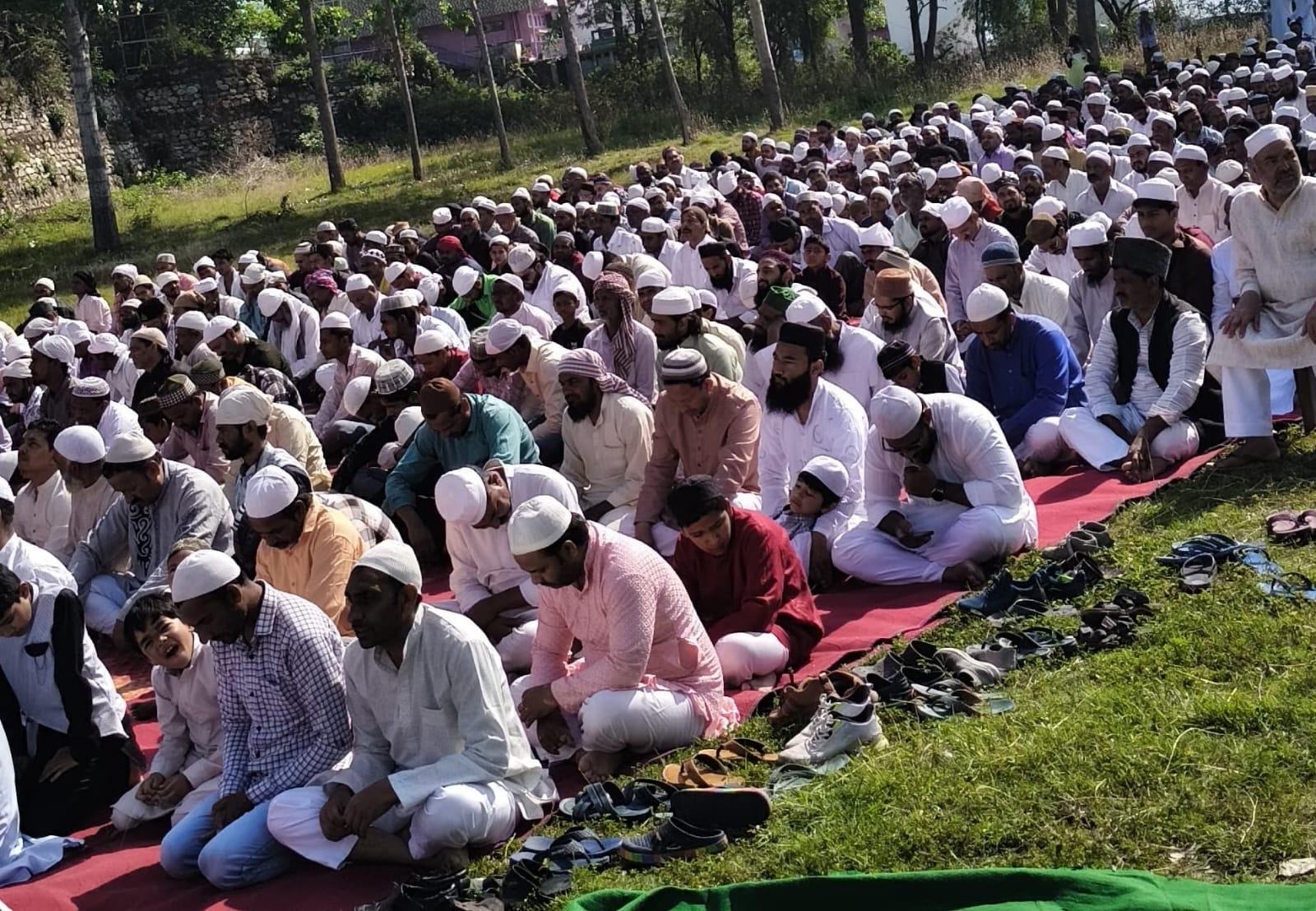 ईद-उल-अजहा का त्योहार हर्षोल्लास के साथ मनाया गया, मुल्क की तरक्की के लिए की गई दुआ