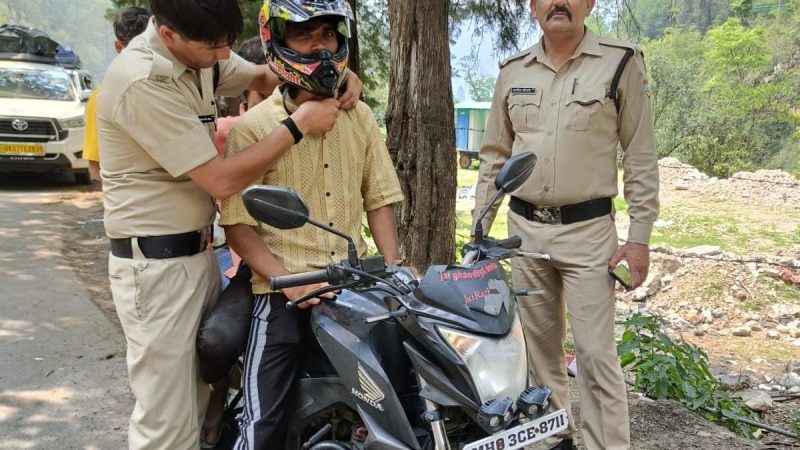 घनसाली में चारधाम यात्रियों की सुरक्षा के लिए सड़क सुरक्षा जागरूकता अभियान